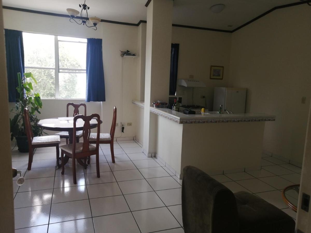 Hotel Villa Serena San Benito San Salvador Exteriör bild