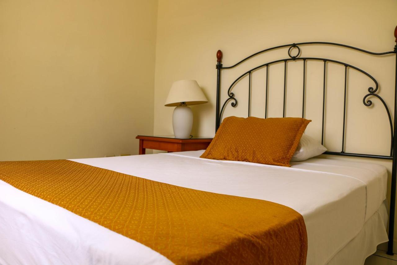 Hotel Villa Serena San Benito San Salvador Exteriör bild