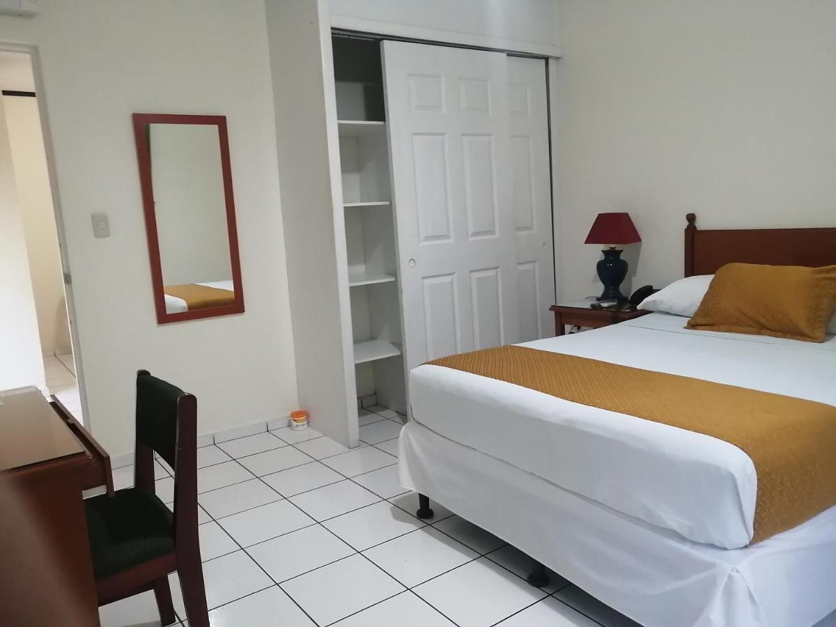 Hotel Villa Serena San Benito San Salvador Exteriör bild