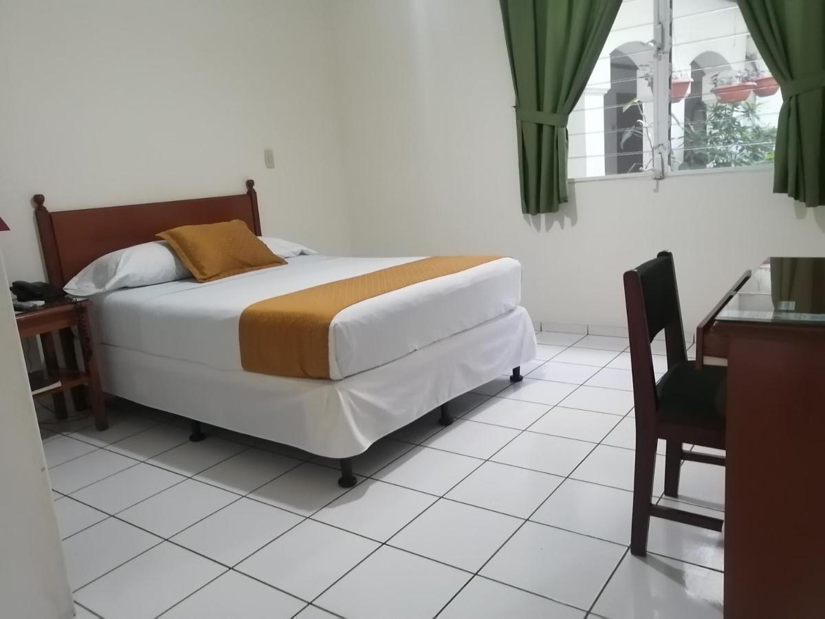 Hotel Villa Serena San Benito San Salvador Exteriör bild