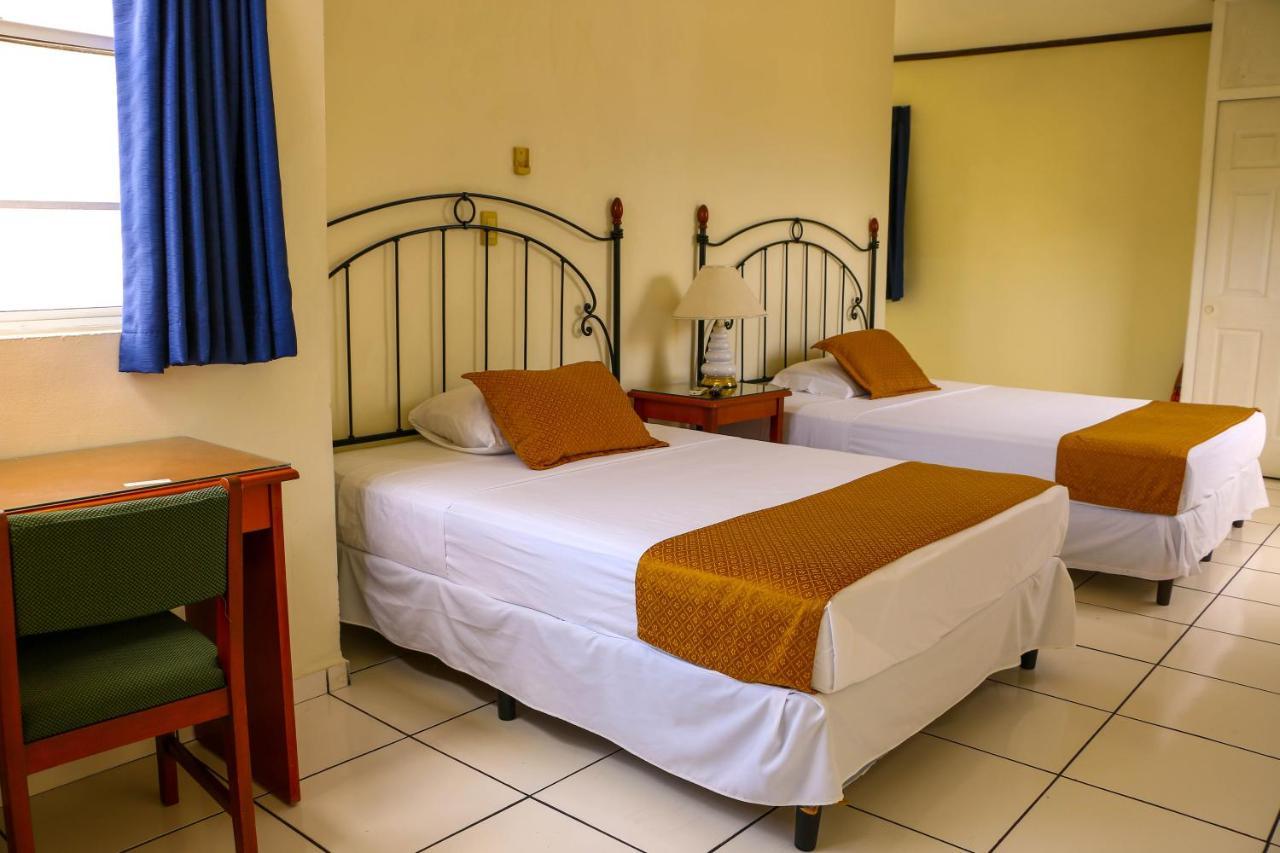 Hotel Villa Serena San Benito San Salvador Exteriör bild