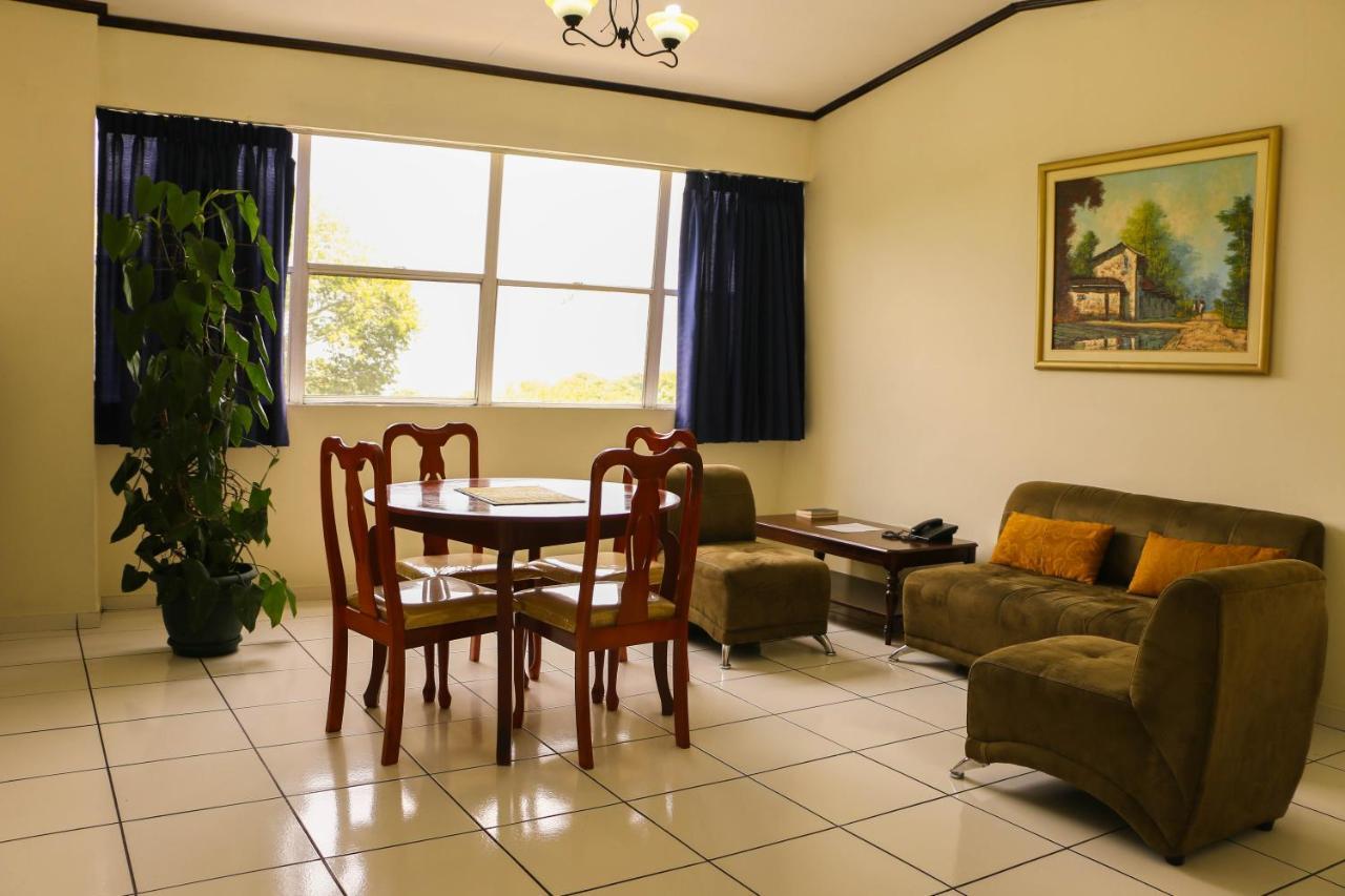 Hotel Villa Serena San Benito San Salvador Exteriör bild